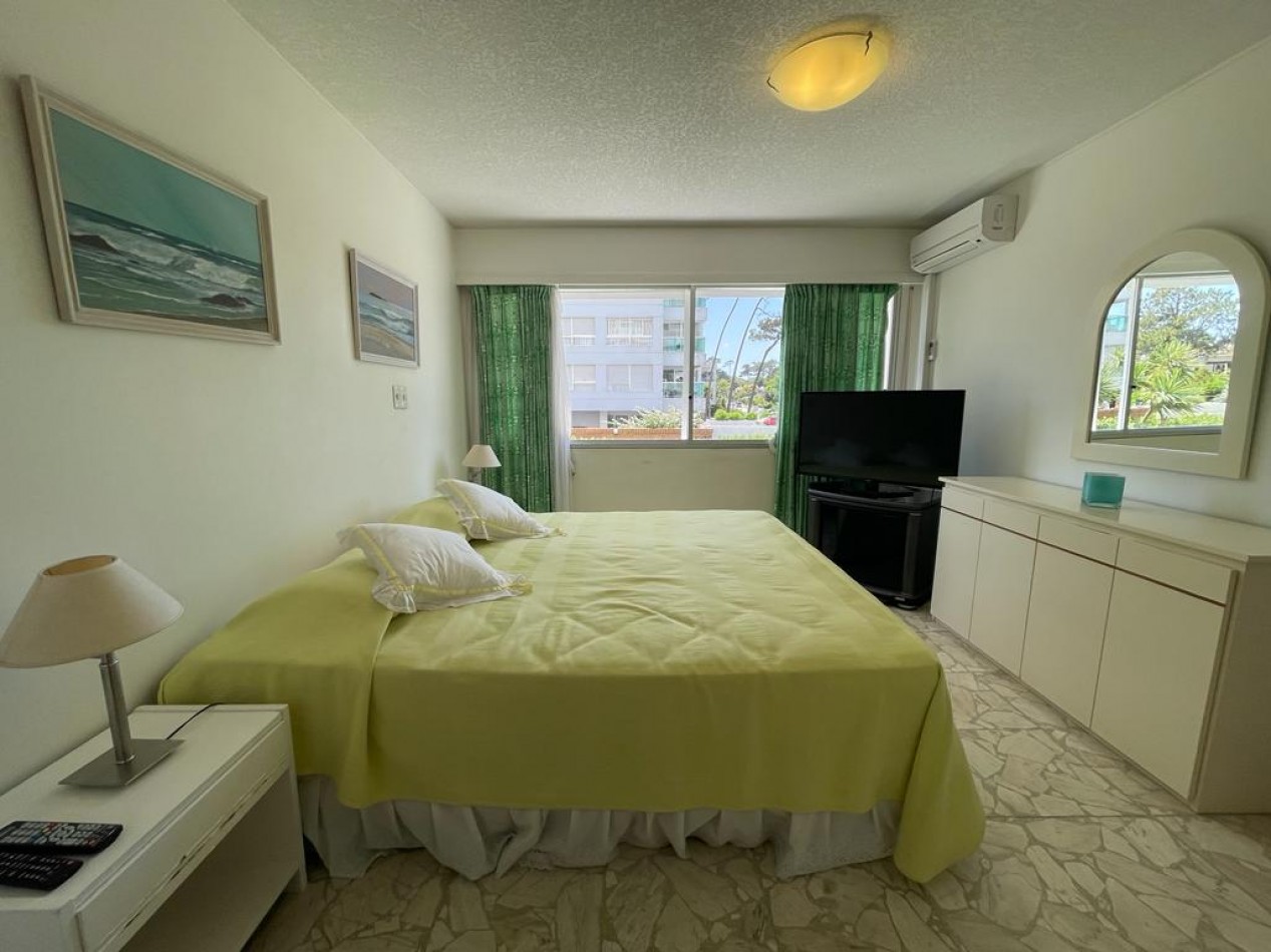 Unidad primera linea playa mansa 3 dormitorios en venta, vista directa al mar 