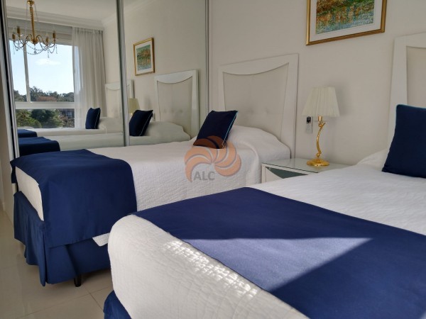 Venta apartamento 3 dormitorios en Playa Mansa - Punta del Este
