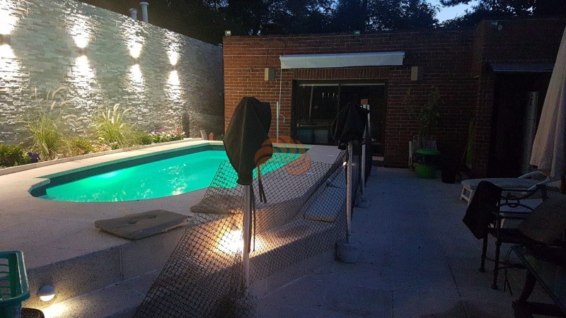 Casa con piscina climatizada de 3 dormitorios en Jardines de Cordoba. Venta y alquiler temporal