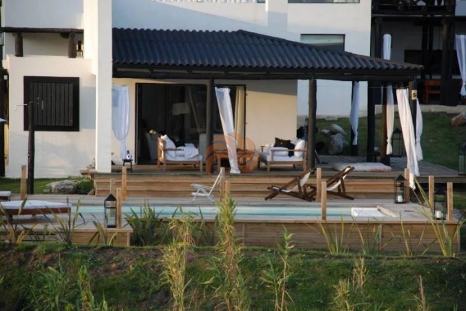 Casa de 5 dormitorios frente al mar con piscina en Punta Ballena