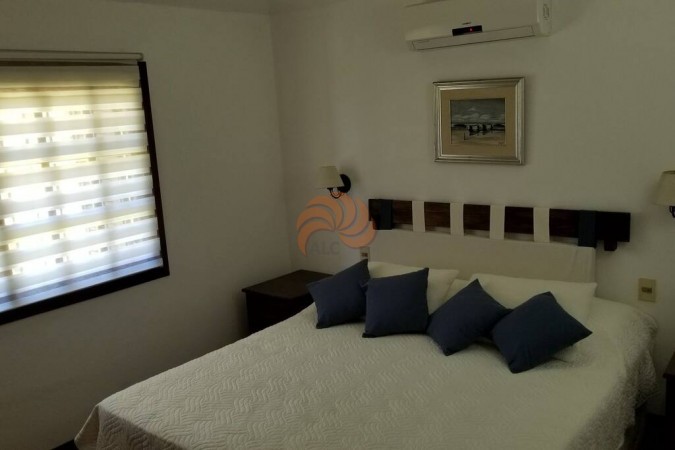 Casa de 4 dormitorios en Laguna del Diario, Playa Mansa. Venta y alquiler temporal