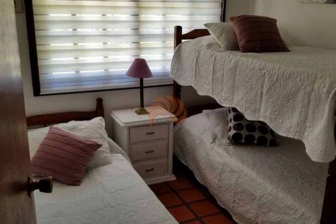 Casa de 4 dormitorios en Laguna del Diario, Playa Mansa. Venta y alquiler temporal